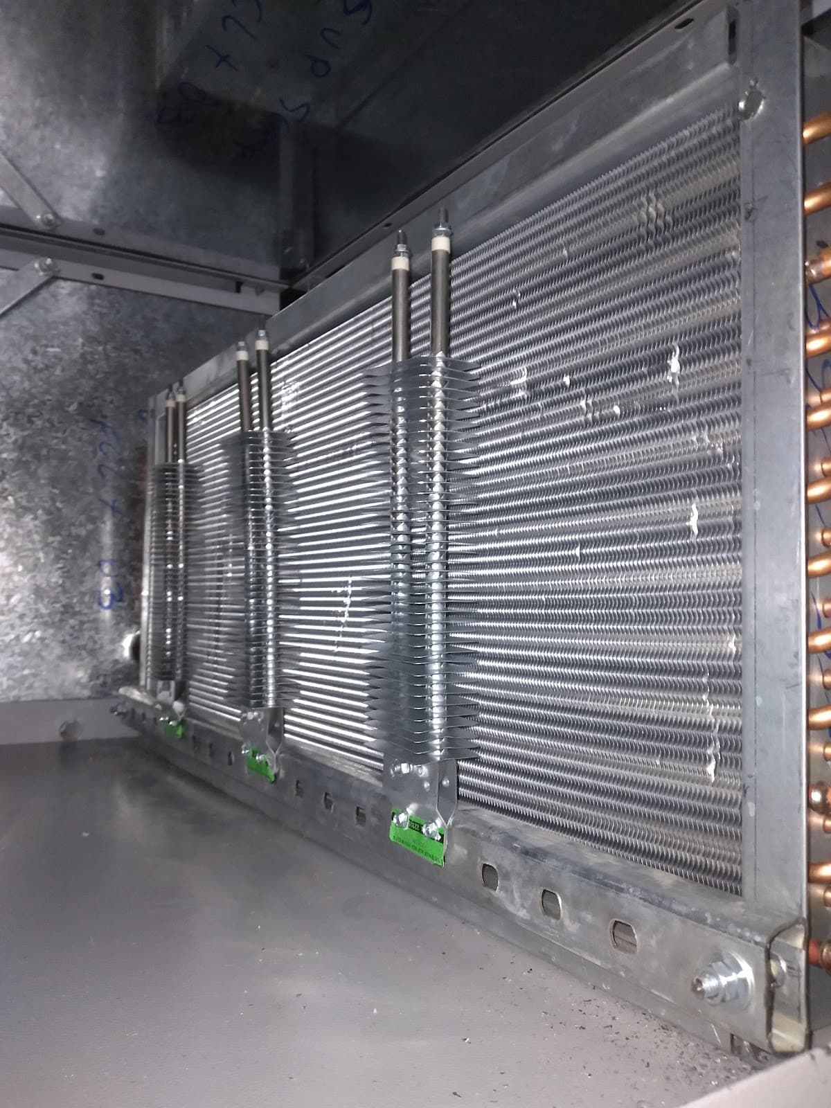 Manutenção técnica em equipamento de climatização