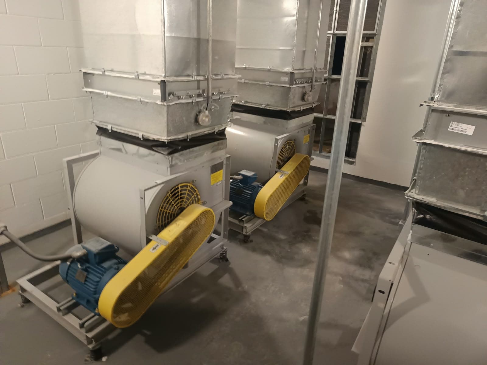 Sistema de ventilação instalado em ambiente técnico